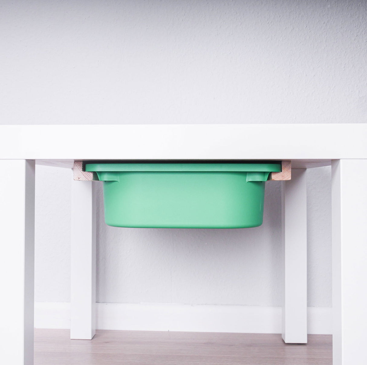 Ikea Lack Tisch Halterung für Trofast Boxen, Holz-Schiene, Halteschiene für Spieltisch, wahlweise inkl. Box mit Box (grün) Clutter Cover