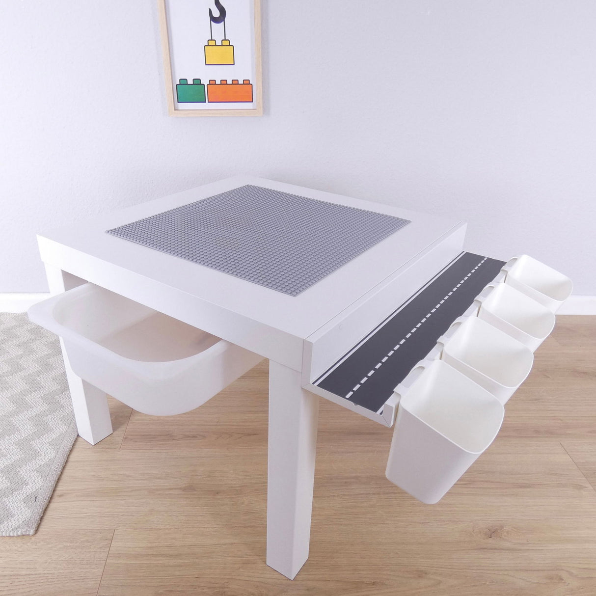 Lego Spieltisch in verschiedenen Farben für kleine Baumeister:innen Grau Weiß Clutter Cover