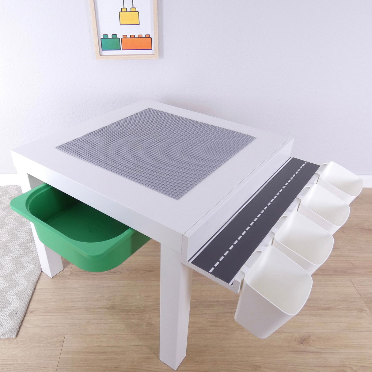 Lego Spieltisch in verschiedenen Farben für kleine Baumeister:innen Grau Grün Clutter Cover