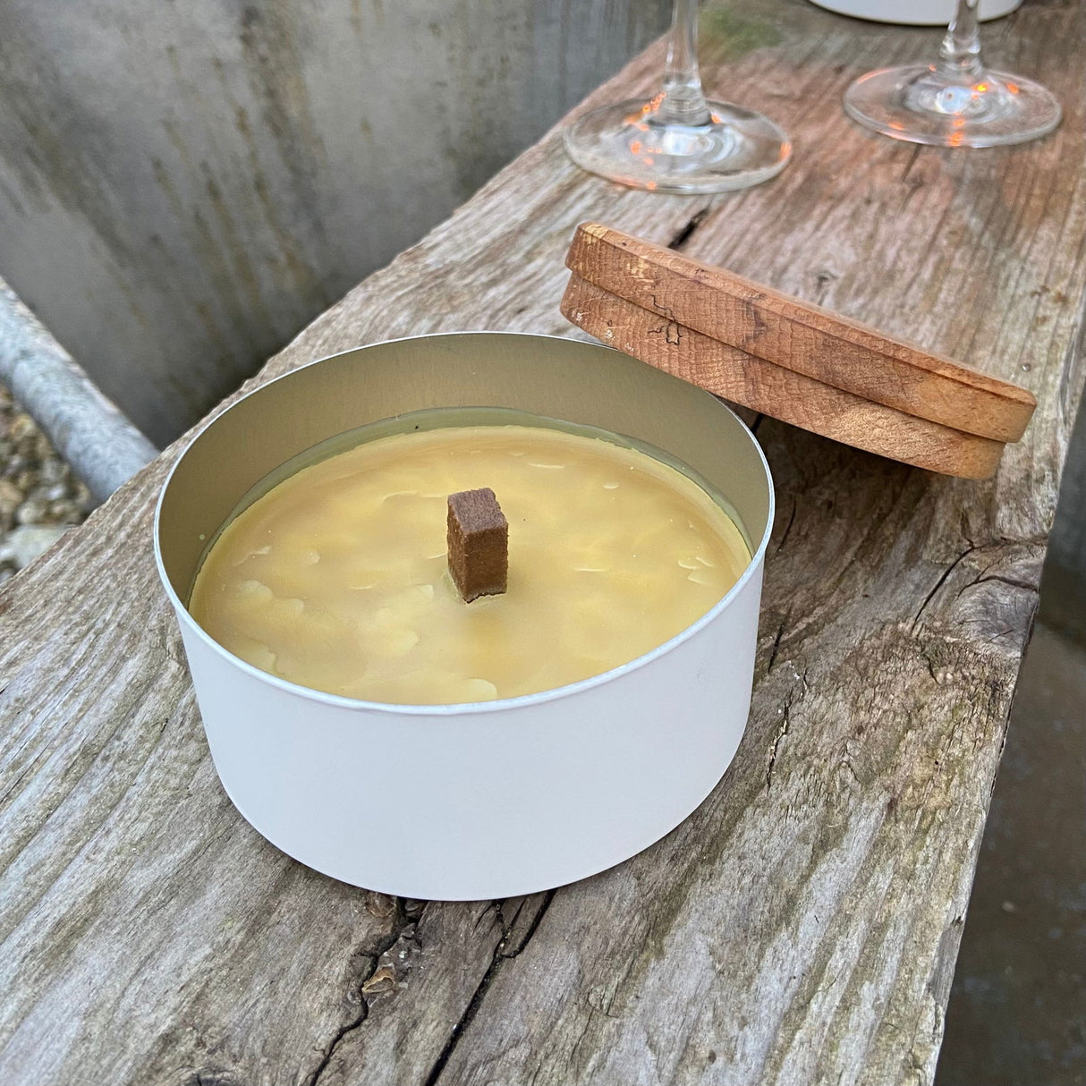 Outdoor-Kerze „Biike“ hochwertiges Tischfeuer mit Dauerdocht und Holzdeckel Kerze Outdoor Clutter Cover