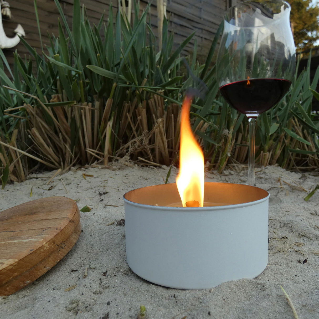 Outdoor-Kerze „Biike“ hochwertiges Tischfeuer mit Dauerdocht und Holzdeckel Kerze Outdoor Clutter Cover