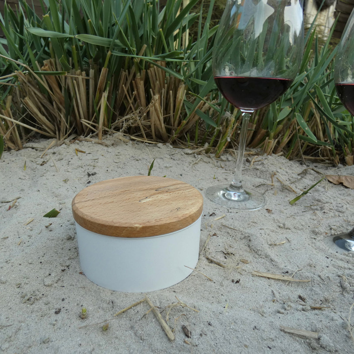 Outdoor-Kerze „Biike“ hochwertiges Tischfeuer mit Dauerdocht und Holzdeckel Kerze Outdoor Clutter Cover