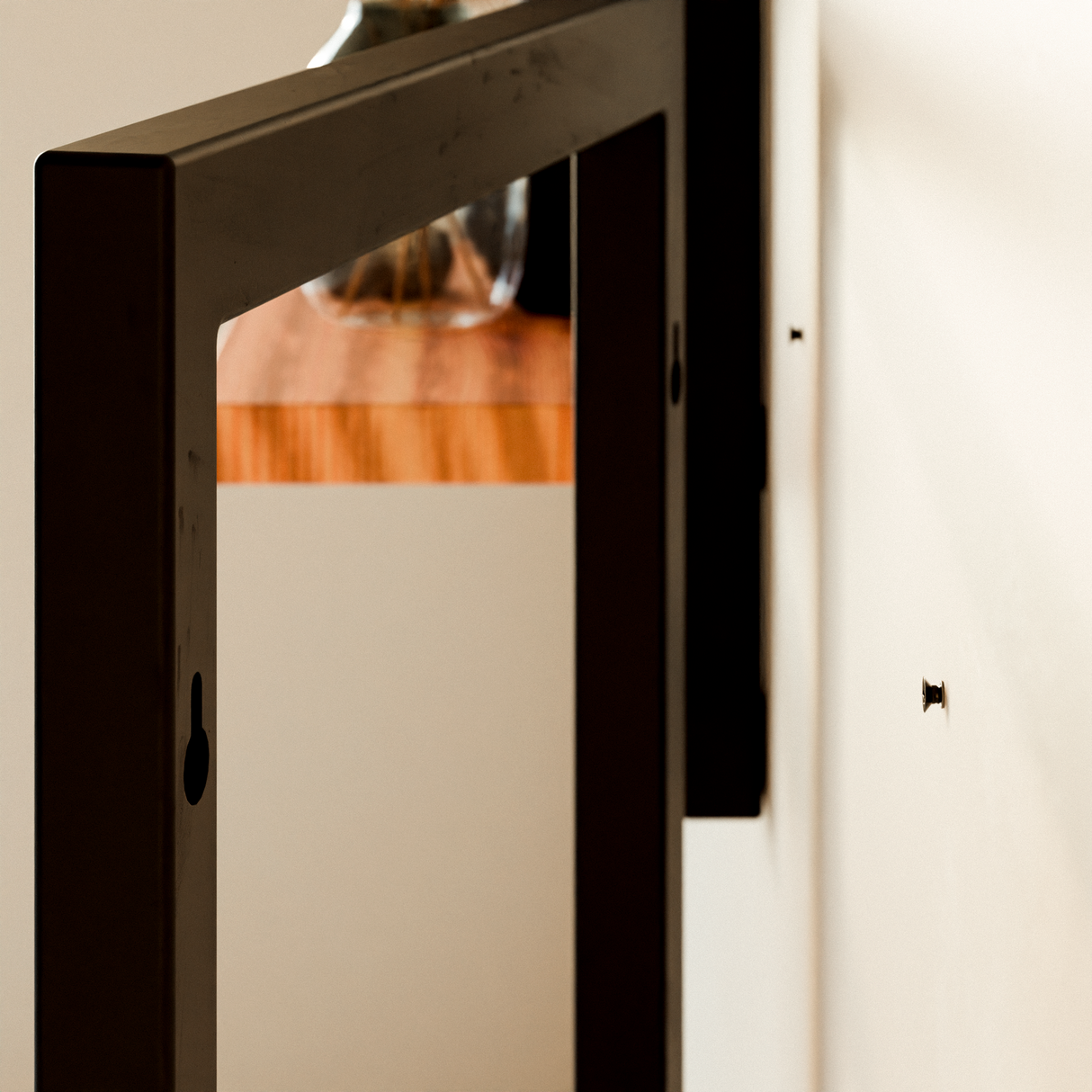 Wandregal mit Metallrahmen Modernes Regal mit Rahmen als Wanddekoration Clutter Cover
