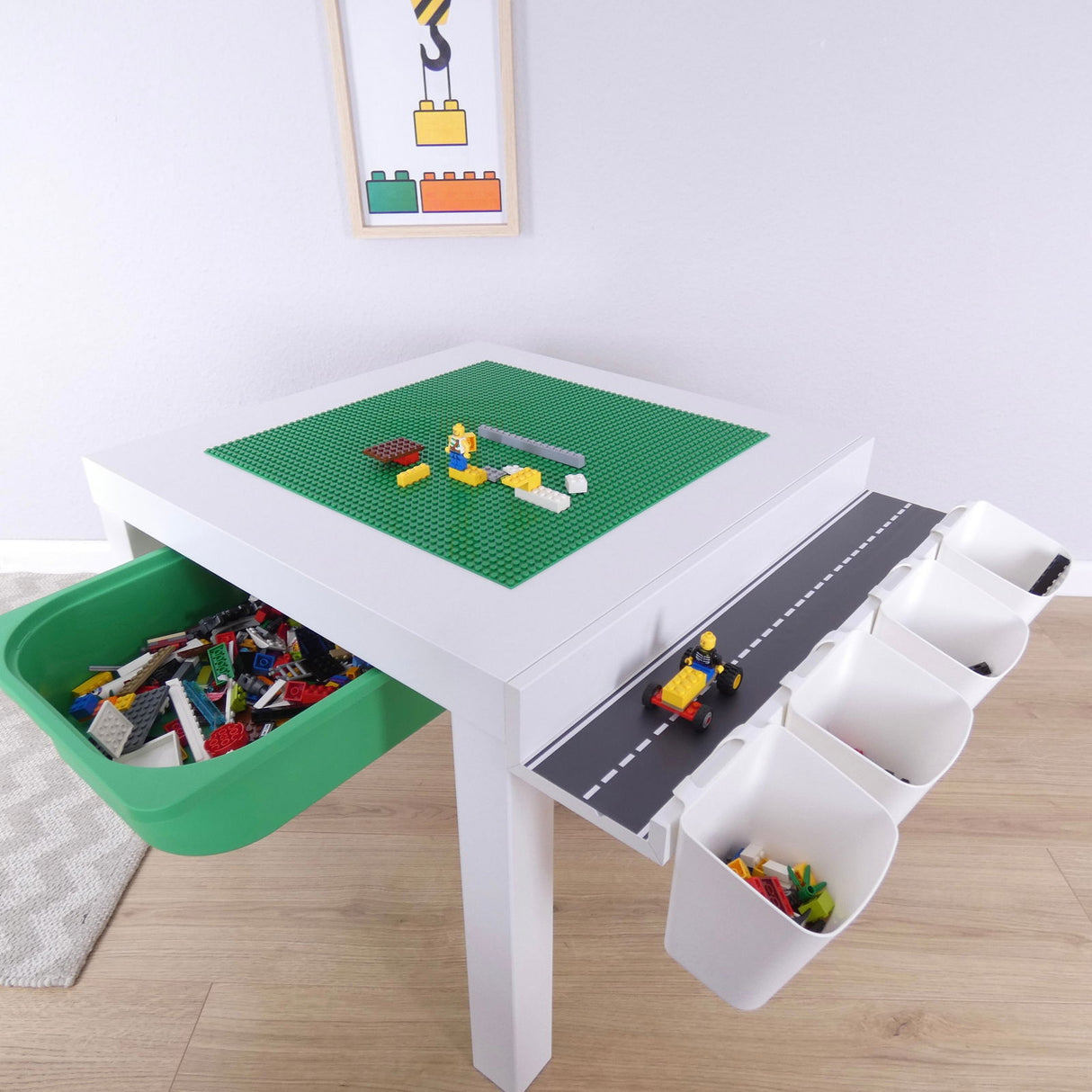 Lego Spieltisch in verschiedenen Farben für kleine Baumeister:innen - Clutter Cover
