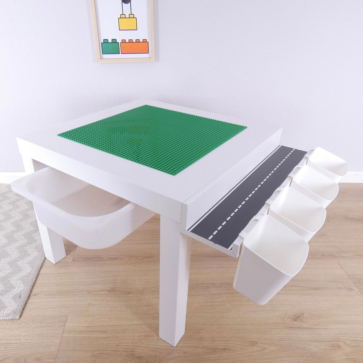 Lego Spieltisch in verschiedenen Farben für kleine Baumeister:innen - Clutter Cover