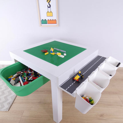 Lego Spieltisch in verschiedenen Farben für kleine Baumeister:innen